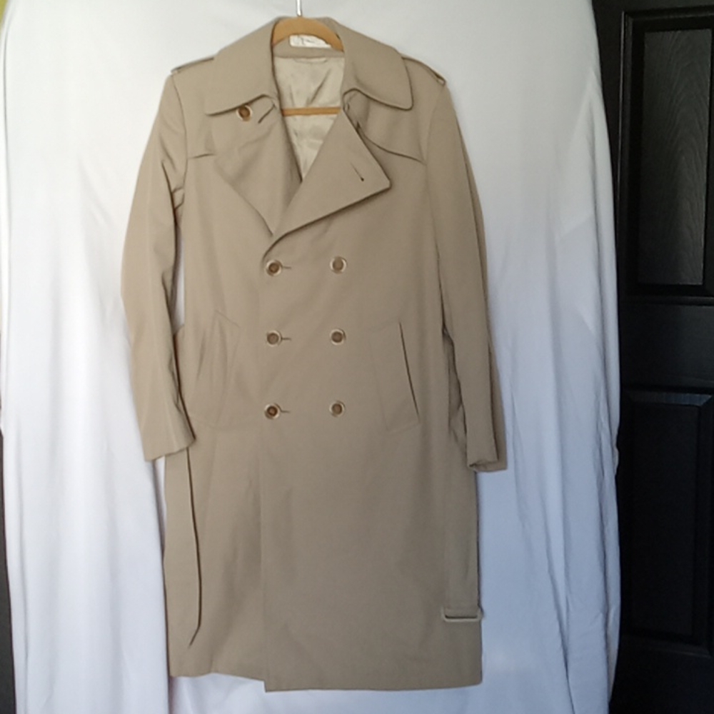 Italian trenchcoat size medium